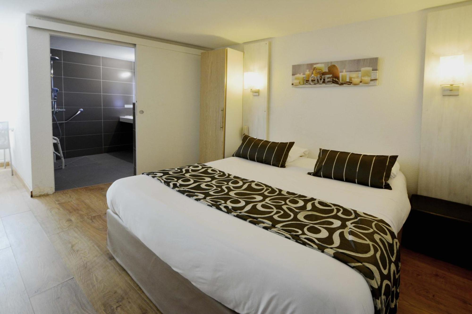 Logis - Hotel & Restaurant Des Lacs Paris Sud Вірі-Шатійон Екстер'єр фото