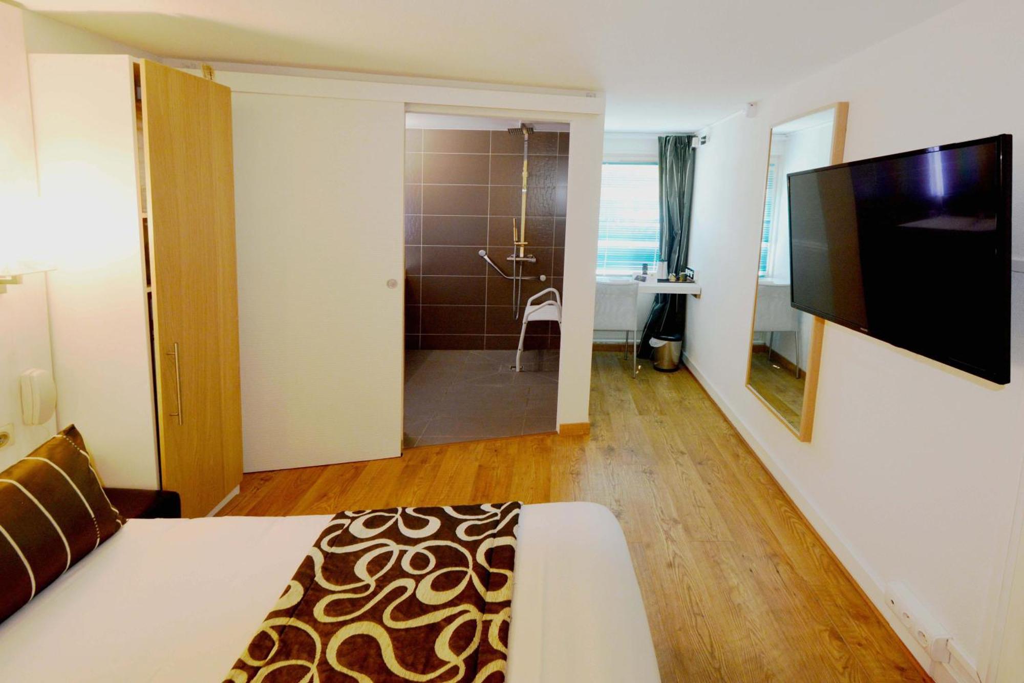 Logis - Hotel & Restaurant Des Lacs Paris Sud Вірі-Шатійон Екстер'єр фото