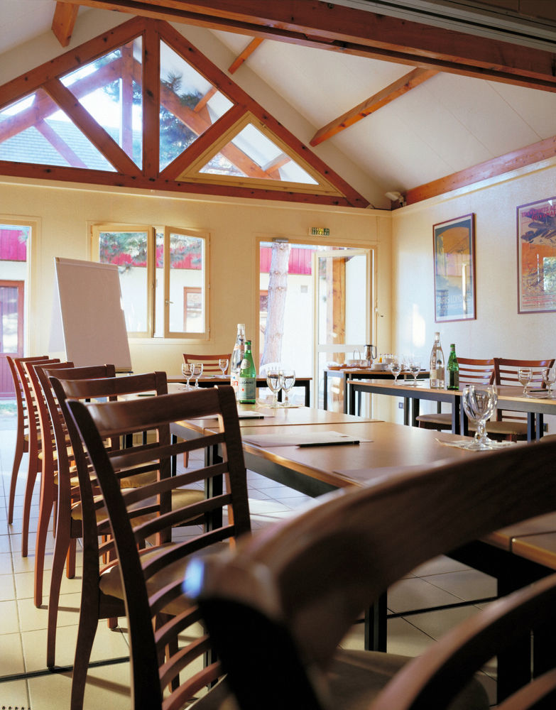 Logis - Hotel & Restaurant Des Lacs Paris Sud Вірі-Шатійон Екстер'єр фото