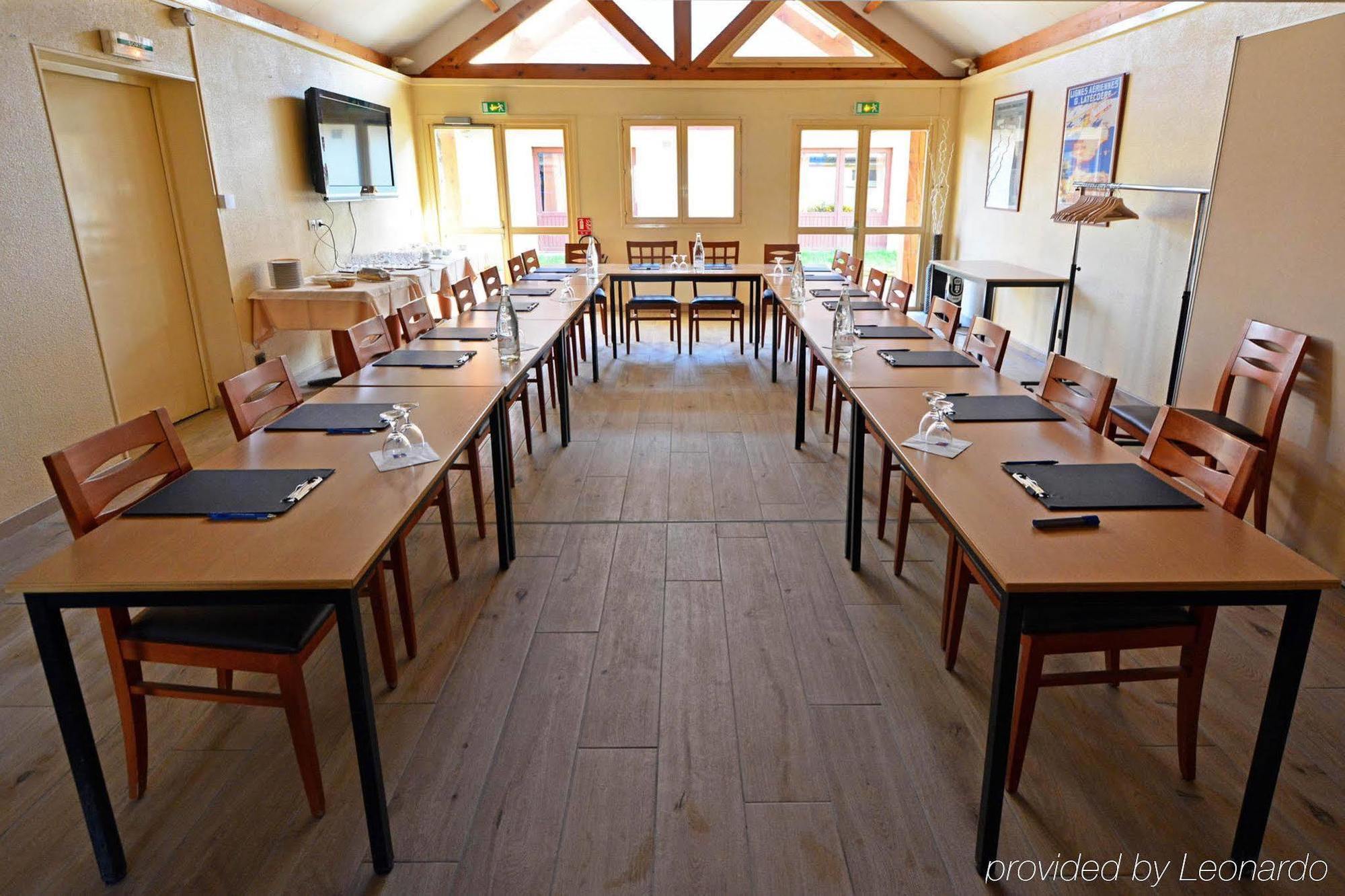 Logis - Hotel & Restaurant Des Lacs Paris Sud Вірі-Шатійон Екстер'єр фото